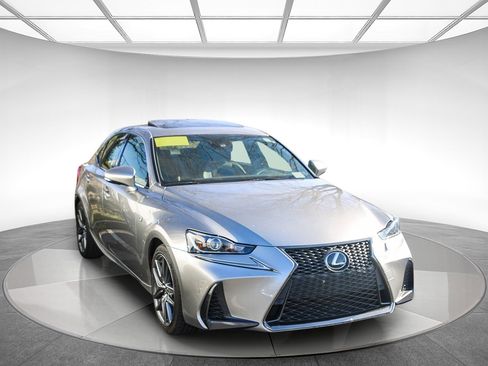 Used 2018 Lexus IS 300 image 4