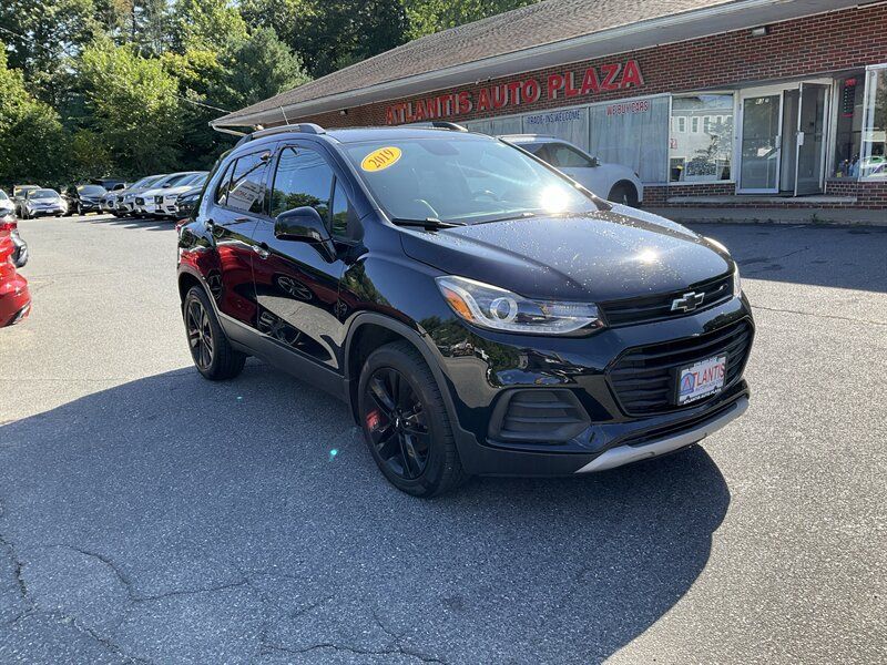 Used 2019 Chevrolet Trax LT w/ Sun & Sound Package AWD/4WD image 3