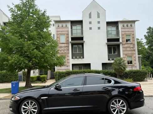 Used 2015 Jaguar XF Sport RWD image 4