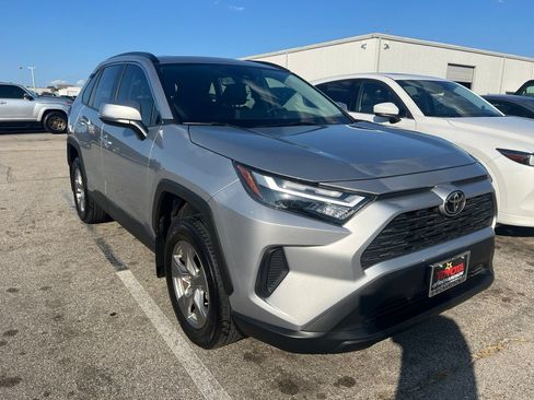 Used 2025 Toyota RAV4 XLE w/ Convenience Package FWD image 3