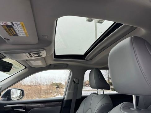 Used 2021 Toyota Highlander Limited image 10