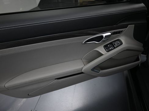 Used 2014 Porsche 911 Turbo S image 21