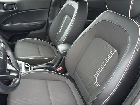 Used 2022 Hyundai Venue Limited w/ Cargo Package FWD image 18