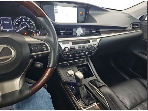 Used 2017 Lexus ES 350 w/ Luxury Package image 9