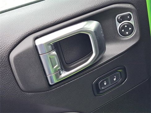 Used 2025 Jeep Gladiator Mojave w/ Safety Group image 20