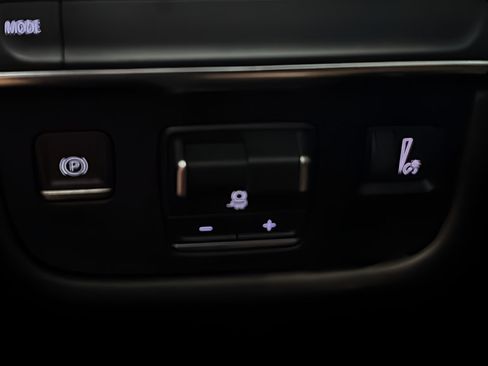 Used 2022 Cadillac Escalade Sport RWD image 39