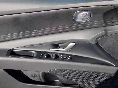 New 2025 Hyundai Elantra SE image 22