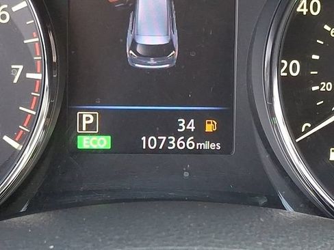 Used 2018 Nissan Rogue SV w/ Premium Package AWD/4WD image 18