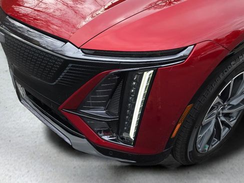 Certified 2025 Cadillac Lyriq Sport image 9