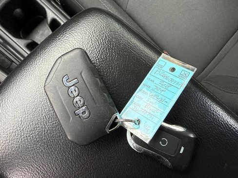 Used 2018 Jeep Wrangler Sport AWD/4WD image 26