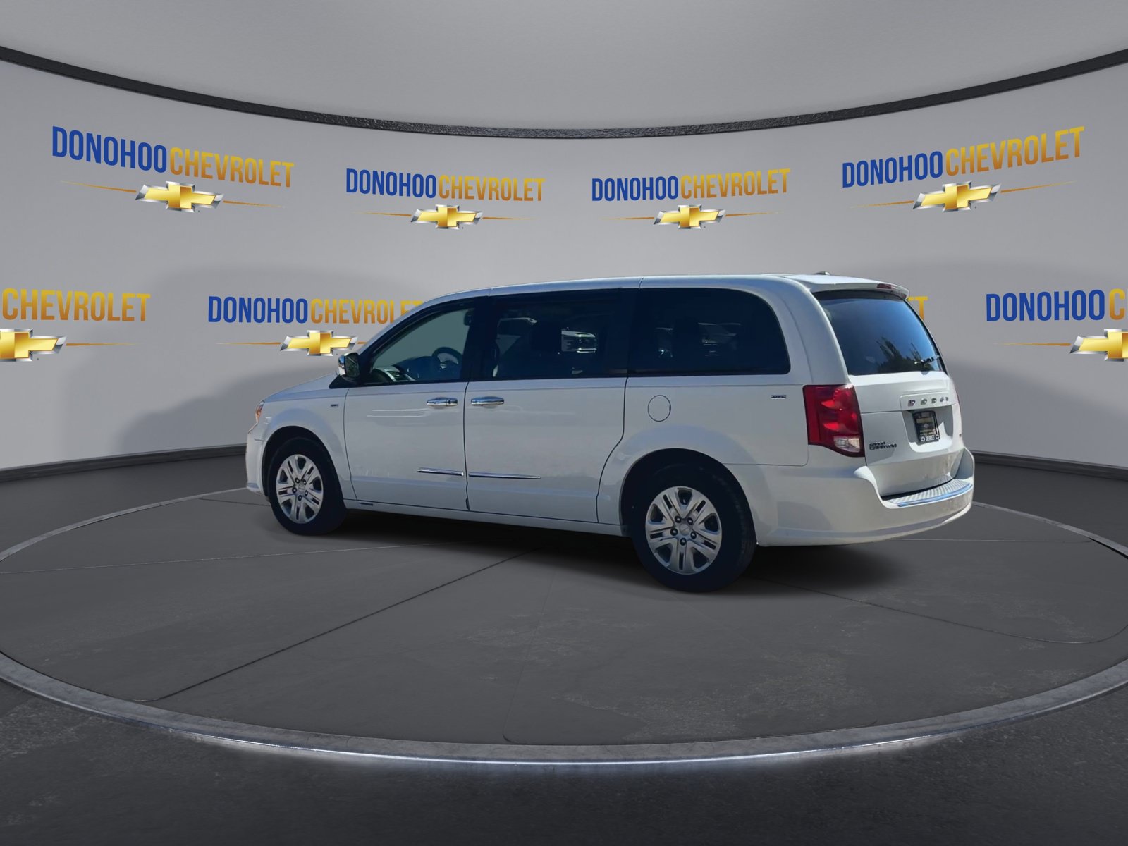 Used 2019 Dodge Grand Caravan SE w/ UConnect Hands-Free Group FWD image 9