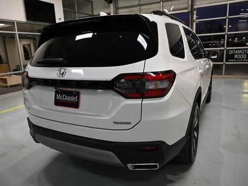 Used 2024 Honda Pilot Touring image 5