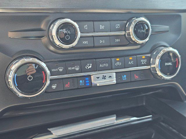 Used 2023 Ford F350 Lariat w/ FX4 Off-Road Package AWD/4WD image 31
