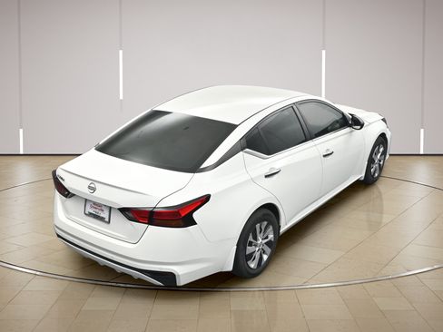 Certified 2024 Nissan Altima 2.5 S FWD image 32