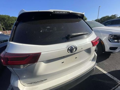 Used 2018 Toyota Highlander Limited image 12