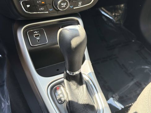 Used 2021 Jeep Compass Sport FWD image 24