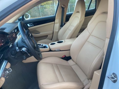 Used 2022 Porsche Panamera image 11