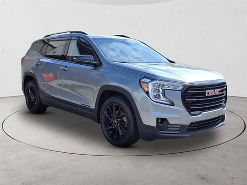 Used 2023 GMC Terrain SLT w/ Elevation Edition image 3