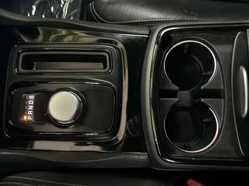 Used 2018 Chrysler 300 S RWD image 13