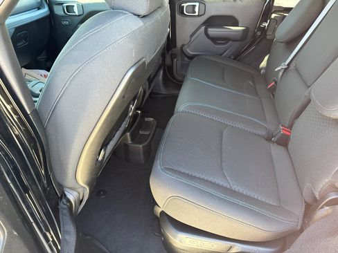 Used 2025 Jeep Wrangler Rubicon w/ Convenience Group image 20