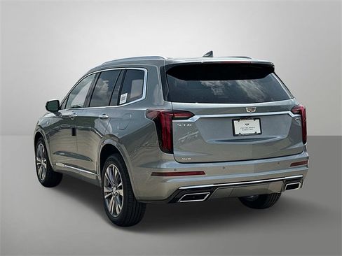 Used 2025 Cadillac XT6 Premium Luxury image 16
