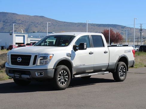 Used 2018 Nissan Titan PRO-4X AWD/4WD image 8