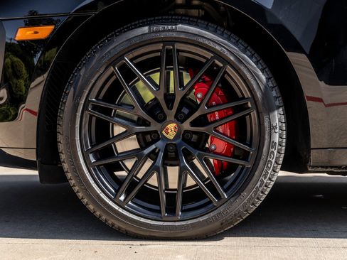 Certified 2025 Porsche Macan GTS AWD/4WD image 15