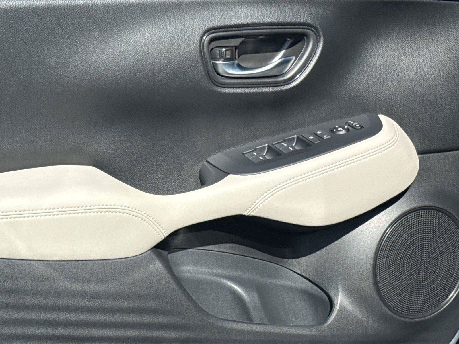 Certified 2027 Honda HR-V LX image 16