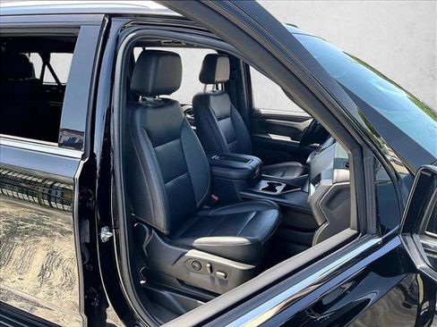 Used 2022 Chevrolet Suburban LT w/ LT Signature Package RWD image 9