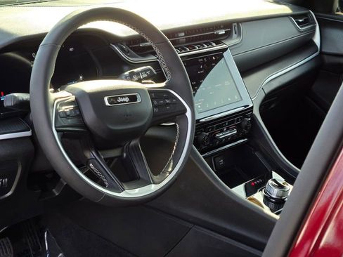 Certified 2024 Jeep Grand Cherokee Altitude image 23