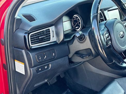 Used 2017 Kia Niro EX FWD image 10