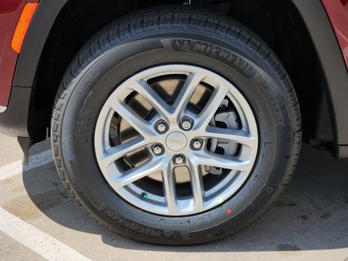 New 2026 Jeep Grand Cherokee L Laredo RWD image 9