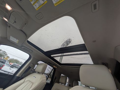 Used 2020 Ford Expedition Platinum image 25