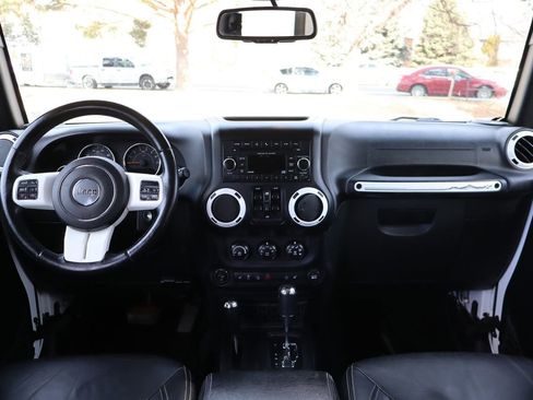 Used 2015 Jeep Wrangler Unlimited Sahara image 17