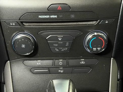 Used 2018 Ford Edge SE FWD image 33