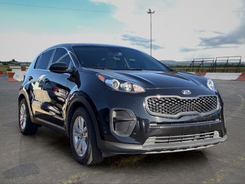 Used 2018 Kia Sportage LX FWD image 2