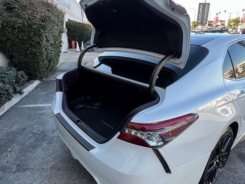 Used 2021 Toyota Camry XSE image 8