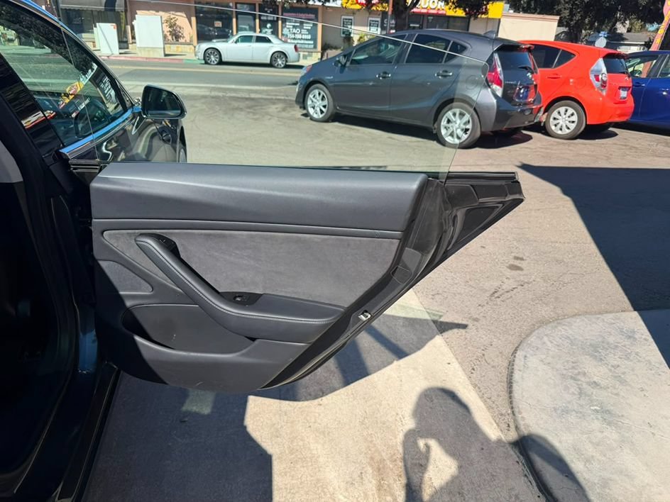 Used 2018 Tesla Model 3 Mid Range RWD image 21