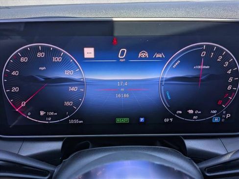 Used 2025 Mercedes-Benz GLC 350e 4MATIC image 11