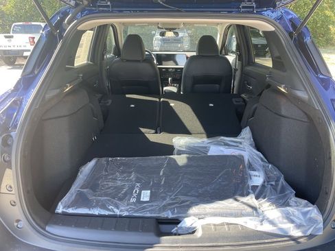 New 2026 Nissan Kicks SR w/ Cold Weather Package AWD/4WD image 16