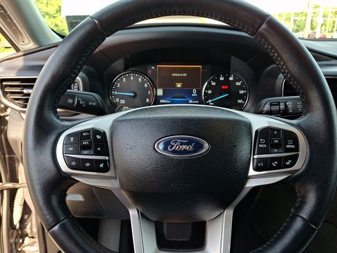 Certified 2023 Ford Explorer XLT w/ Equipment Group 202A AWD/4WD image 21
