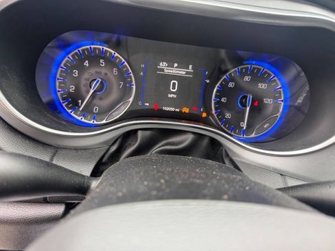 Used 2019 Chrysler Pacifica Touring Plus w/ S Appearance Package image 11