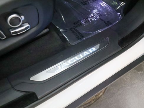 Used 2021 Jaguar F-PACE SVR image 52