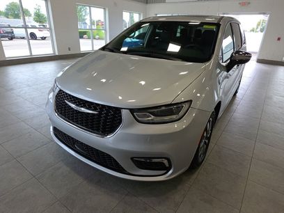 Used 2023 Chrysler Pacifica Limited