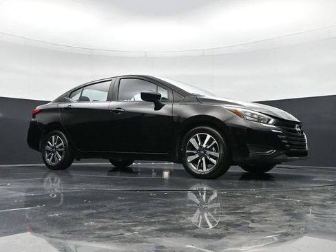 Used 2025 Nissan Versa SV FWD image 40