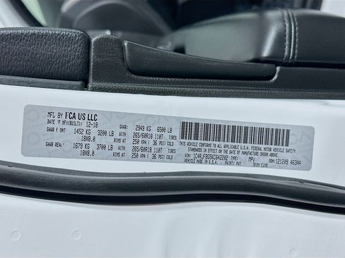 Used 2019 Jeep Grand Cherokee Limited AWD/4WD image 32
