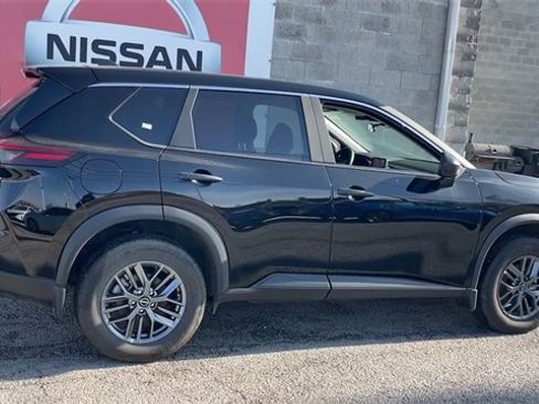 Used 2025 Nissan Rogue S image 4