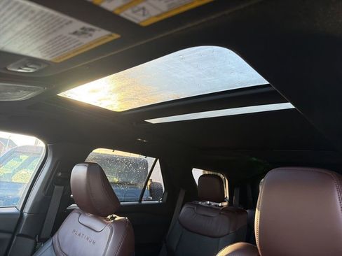 Used 2023 Ford Explorer Platinum w/ Technology Package image 27