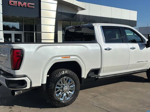 Certified 2025 GMC Sierra 2500 Denali Ultimate image 8