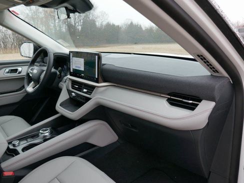 New 2026 Ford Explorer Active w/ Active Comfort Package image 8